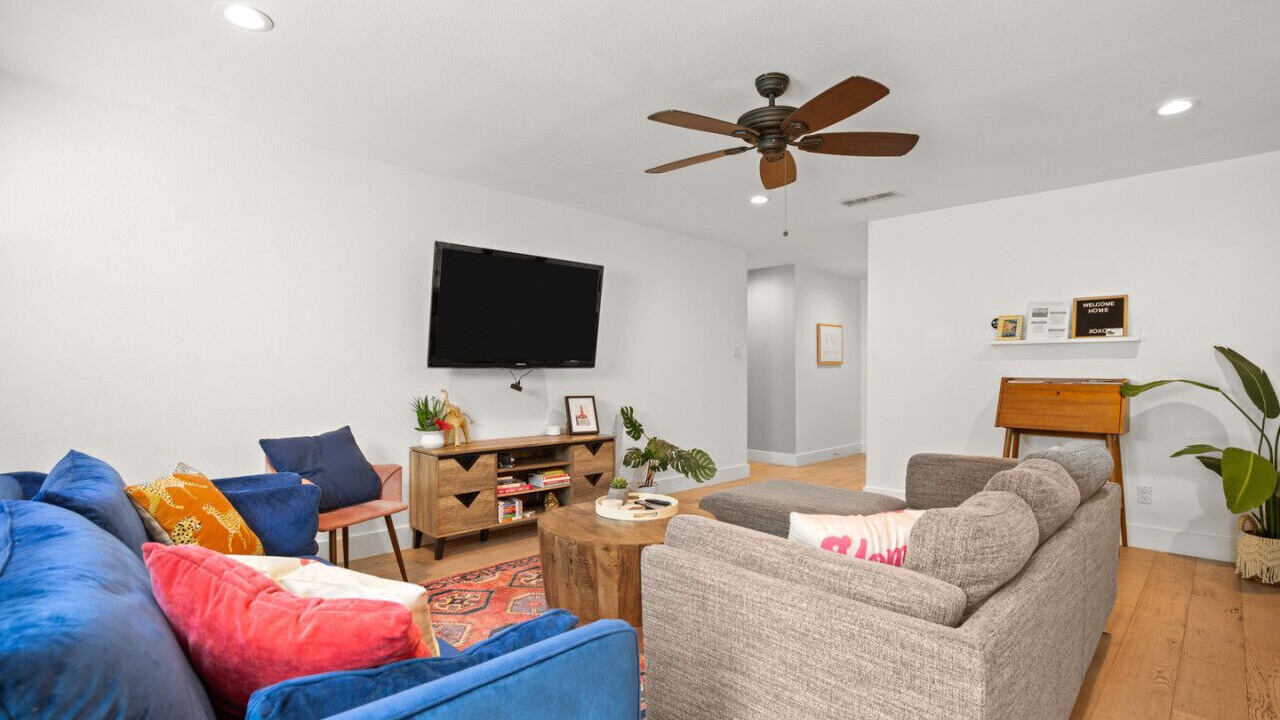 Photo of Livingroom in North Austin Civic Association