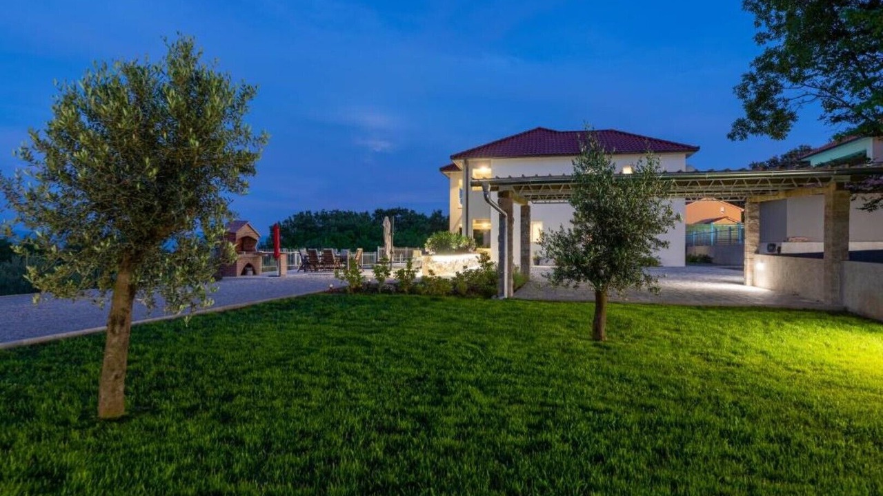 Photo of Outdoor in Risika