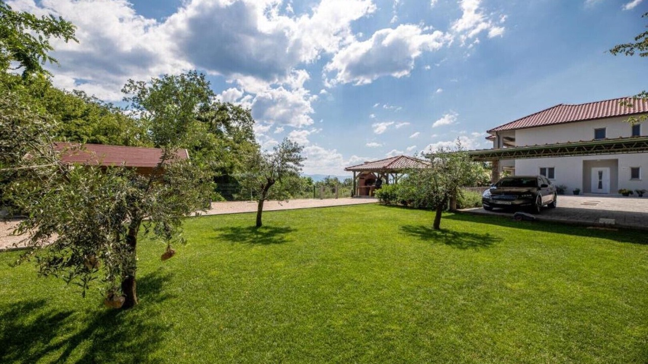 Photo of Outdoor in Risika