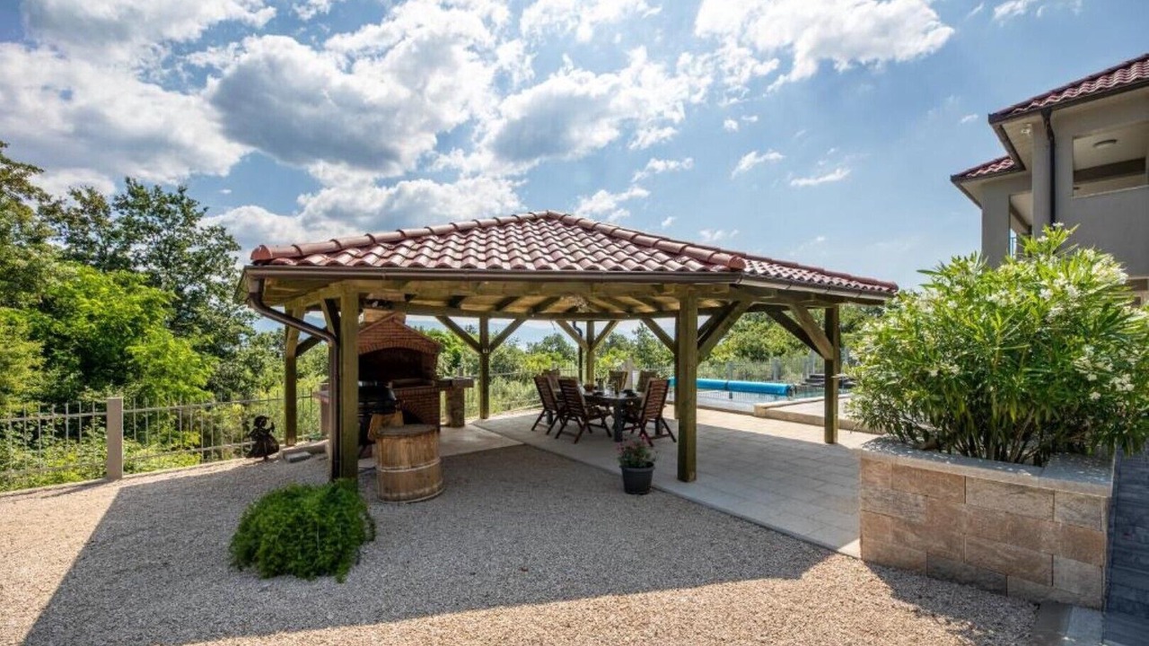 Photo of Outdoor in Risika