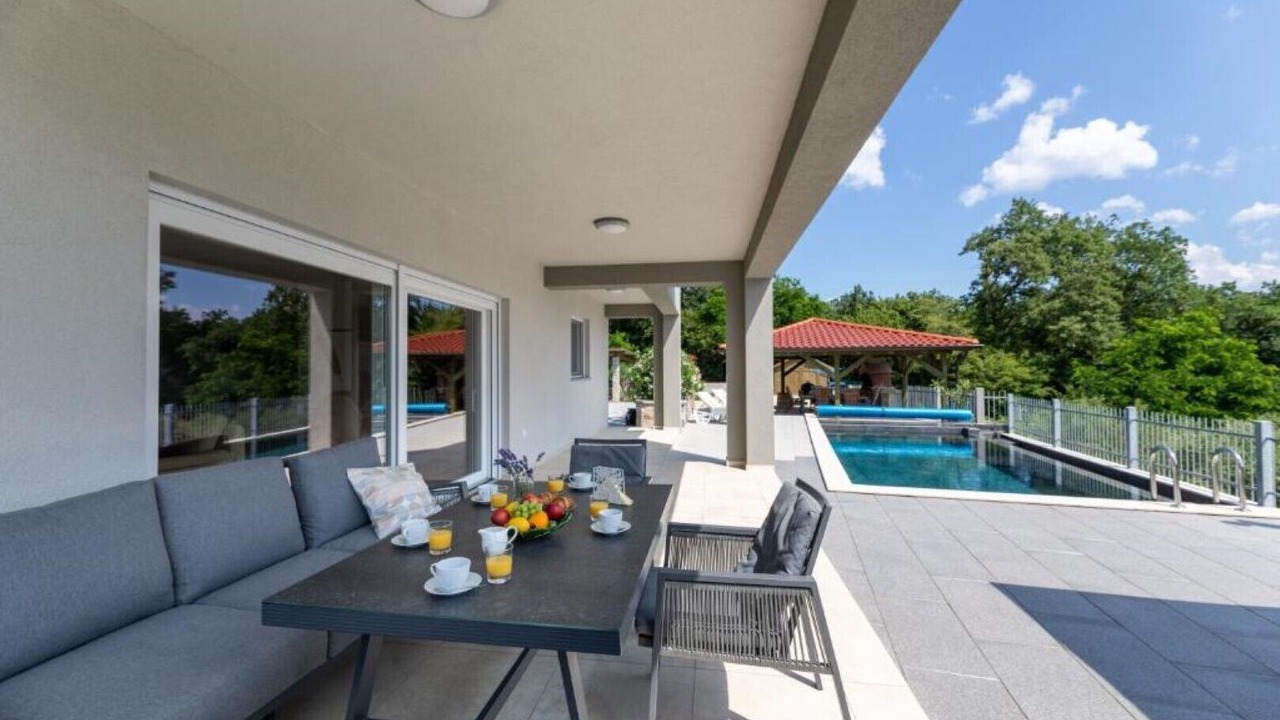 Photo of Outdoor in Risika