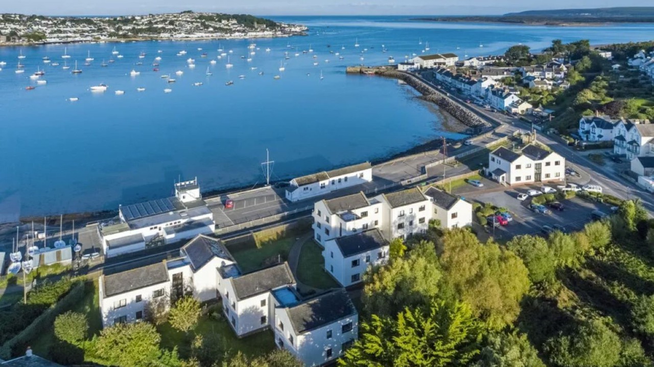 Photo of Others in Instow