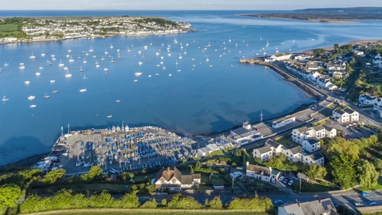 Photo of Others in Instow