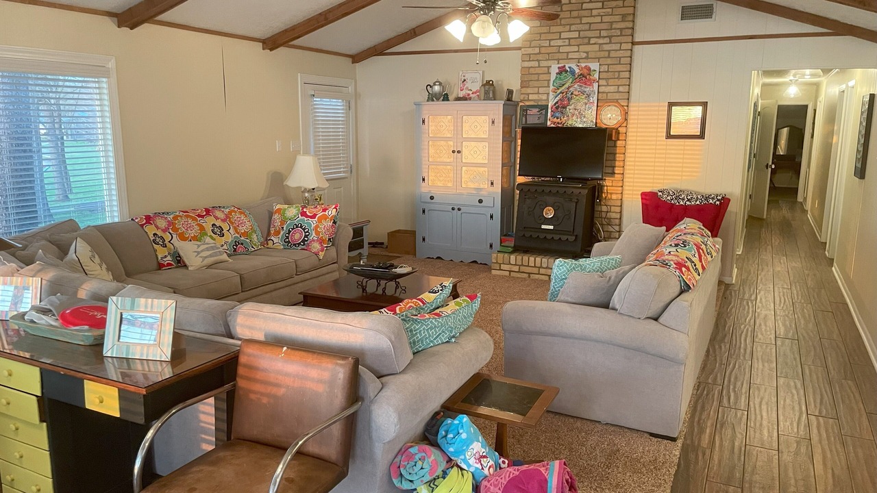Photo of Livingroom in Leon County