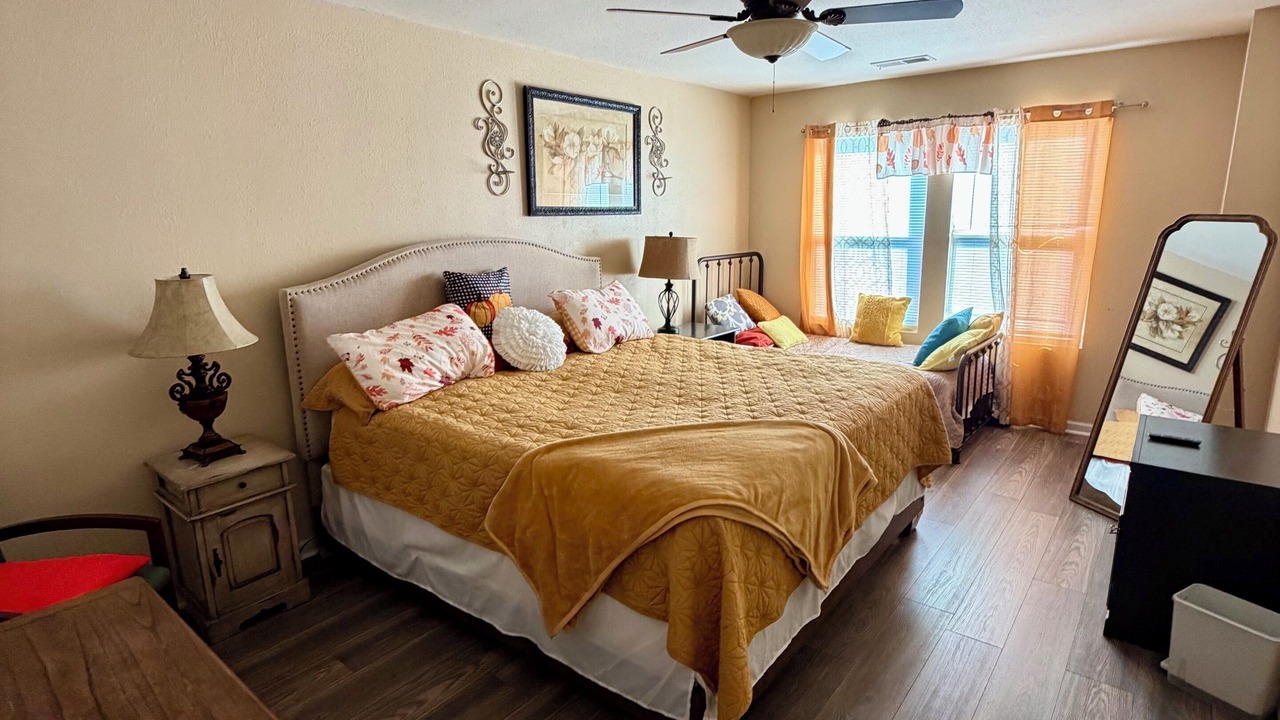 Photo of Bedroom in Normal