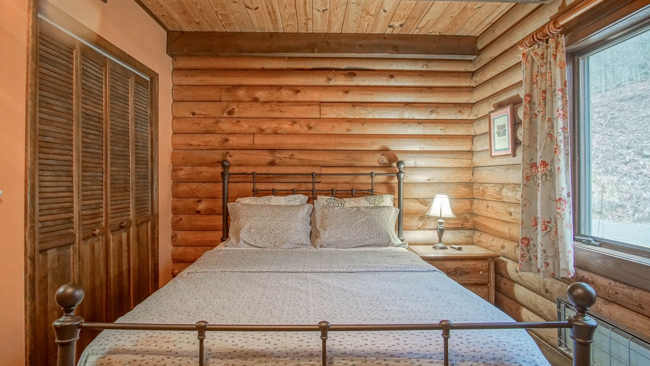 Photo of Bedroom in South Mountain