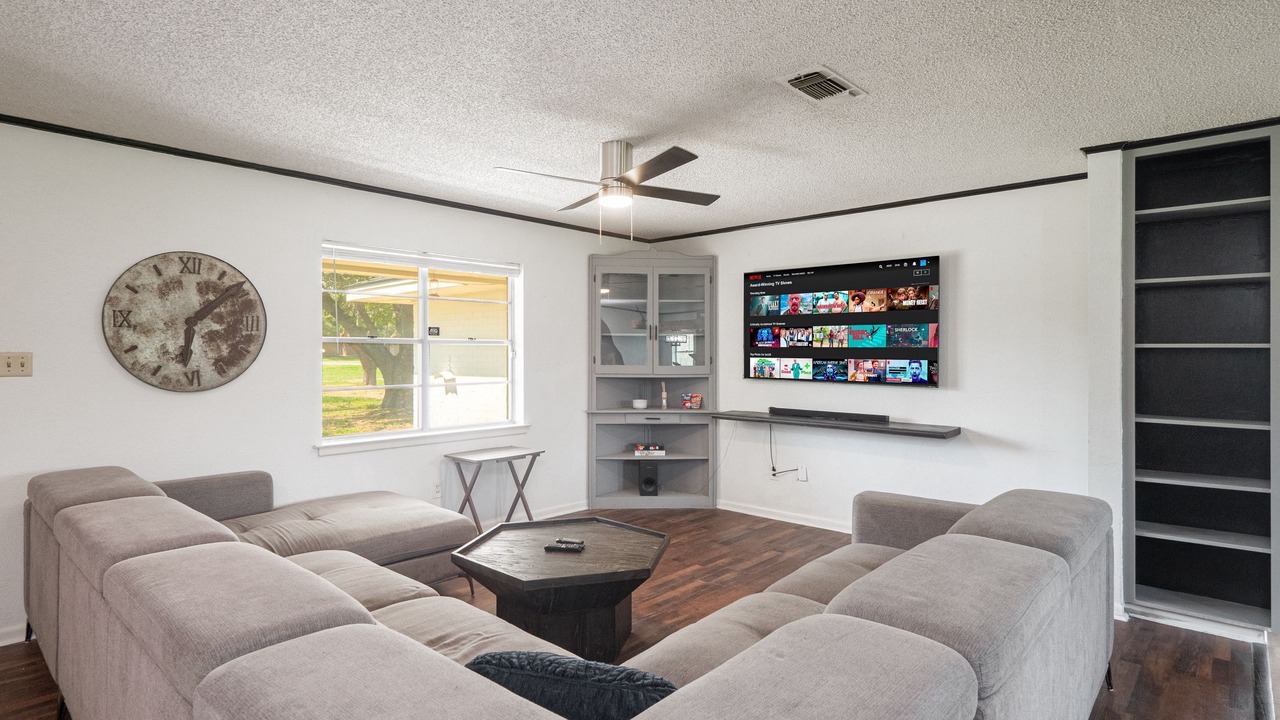 Photo of Livingroom in Southwest Arlington