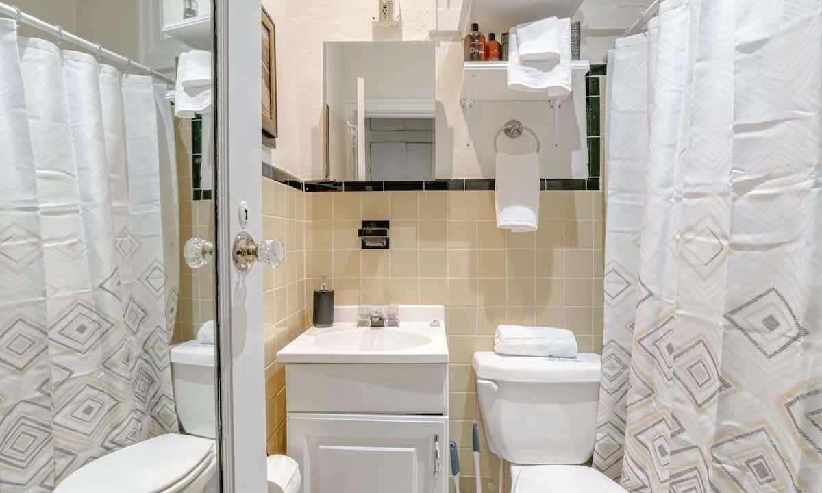 Photo of Bathroom in Hannon Park