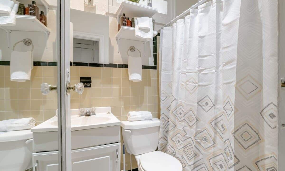 Photo of Bathroom in Hannon Park