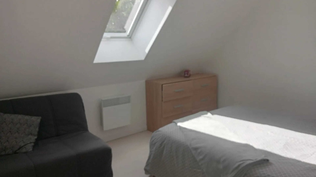 Photo of Bedroom in Arrest