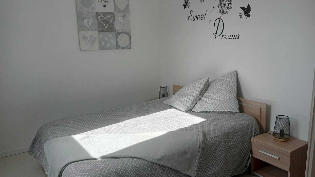 Photo of Bedroom in Arrest