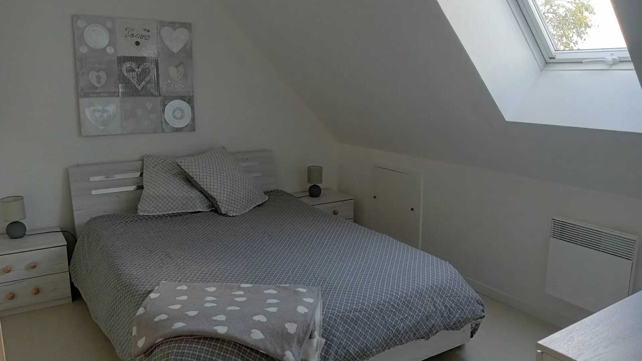Photo of Bedroom in Arrest