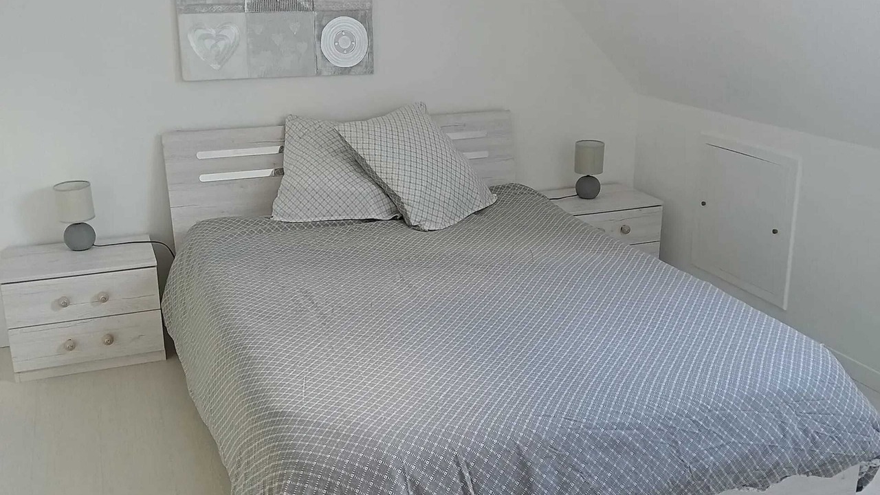 Photo of Bedroom in Arrest