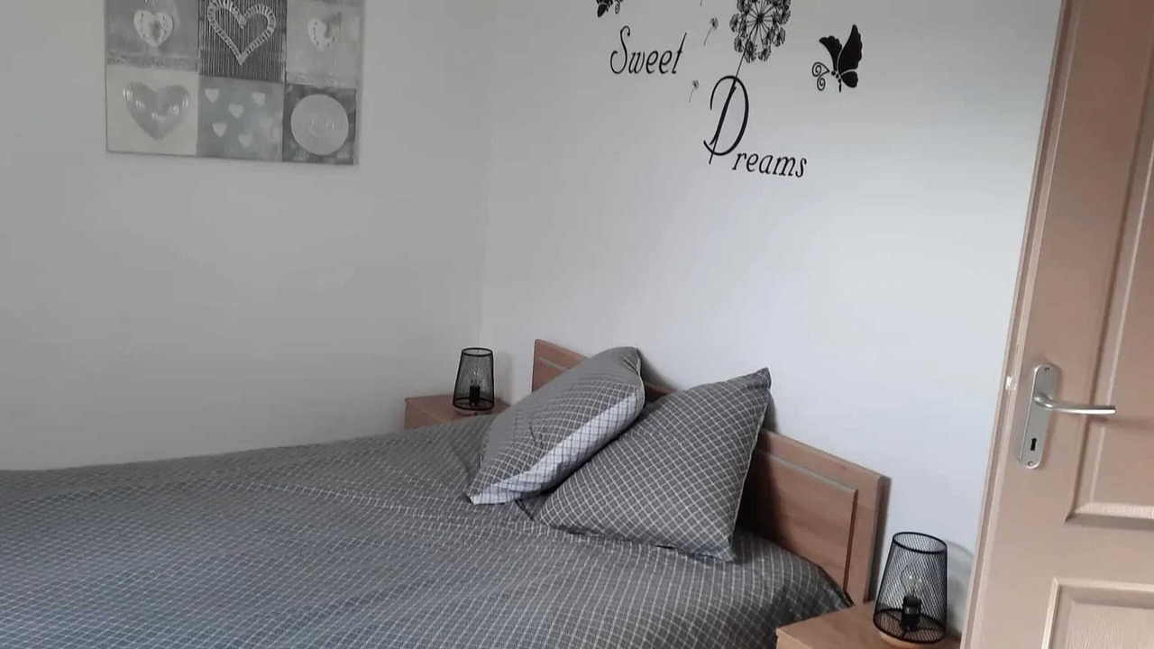 Photo of Bedroom in Arrest