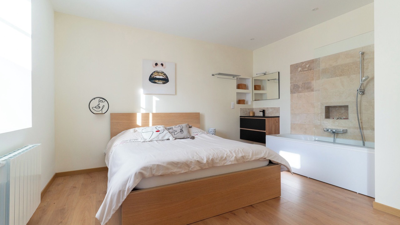 Photo of Bedroom in Veigne