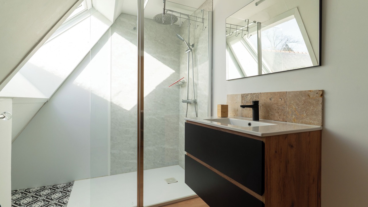 Photo of Bathroom in Veigne