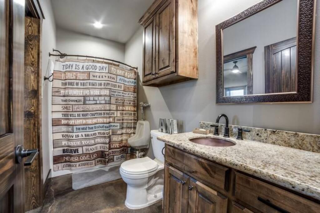 Photo of Bathroom in Goliad