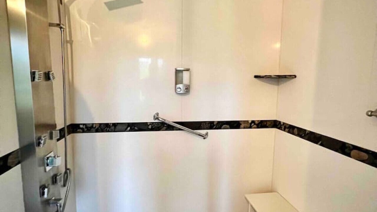 Photo of Bathroom in Le Haut-Saint-Francois Regional County Municipality