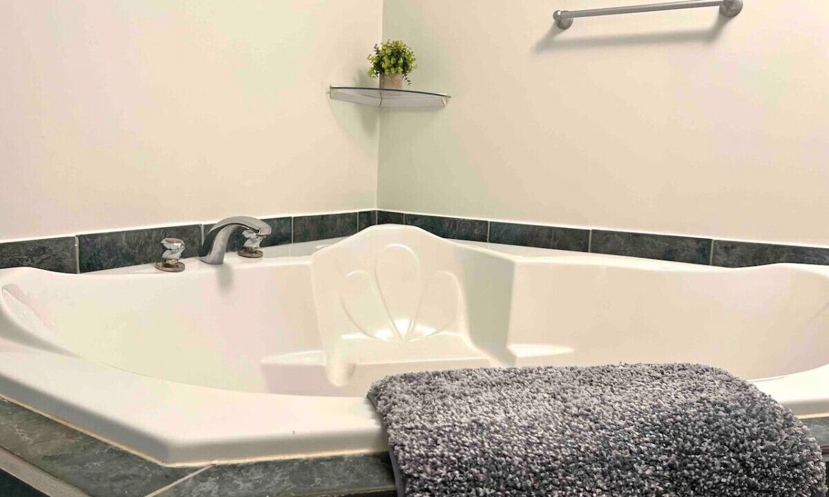 Photo of Bathroom in Le Haut-Saint-Francois Regional County Municipality