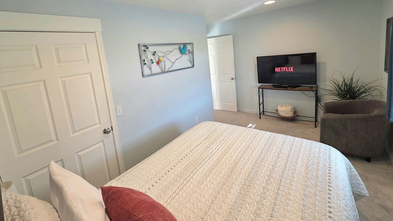 Photo of Bedroom in Monitor