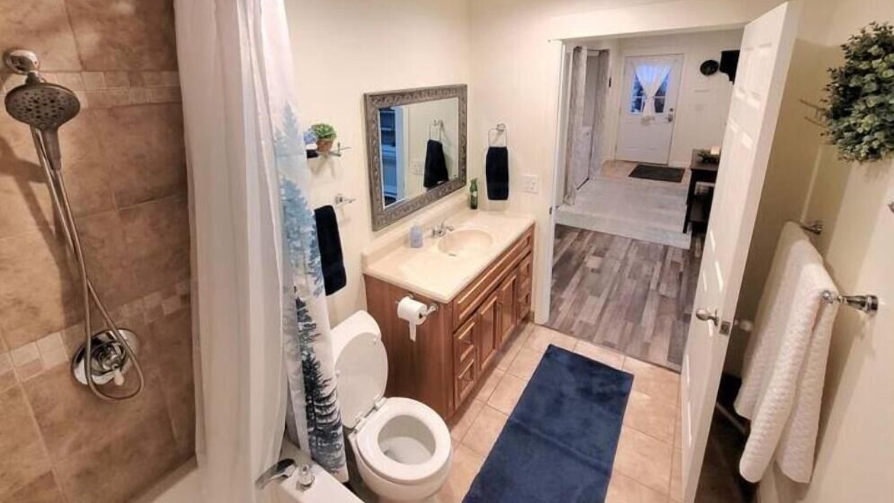 Photo of Bathroom in Monitor