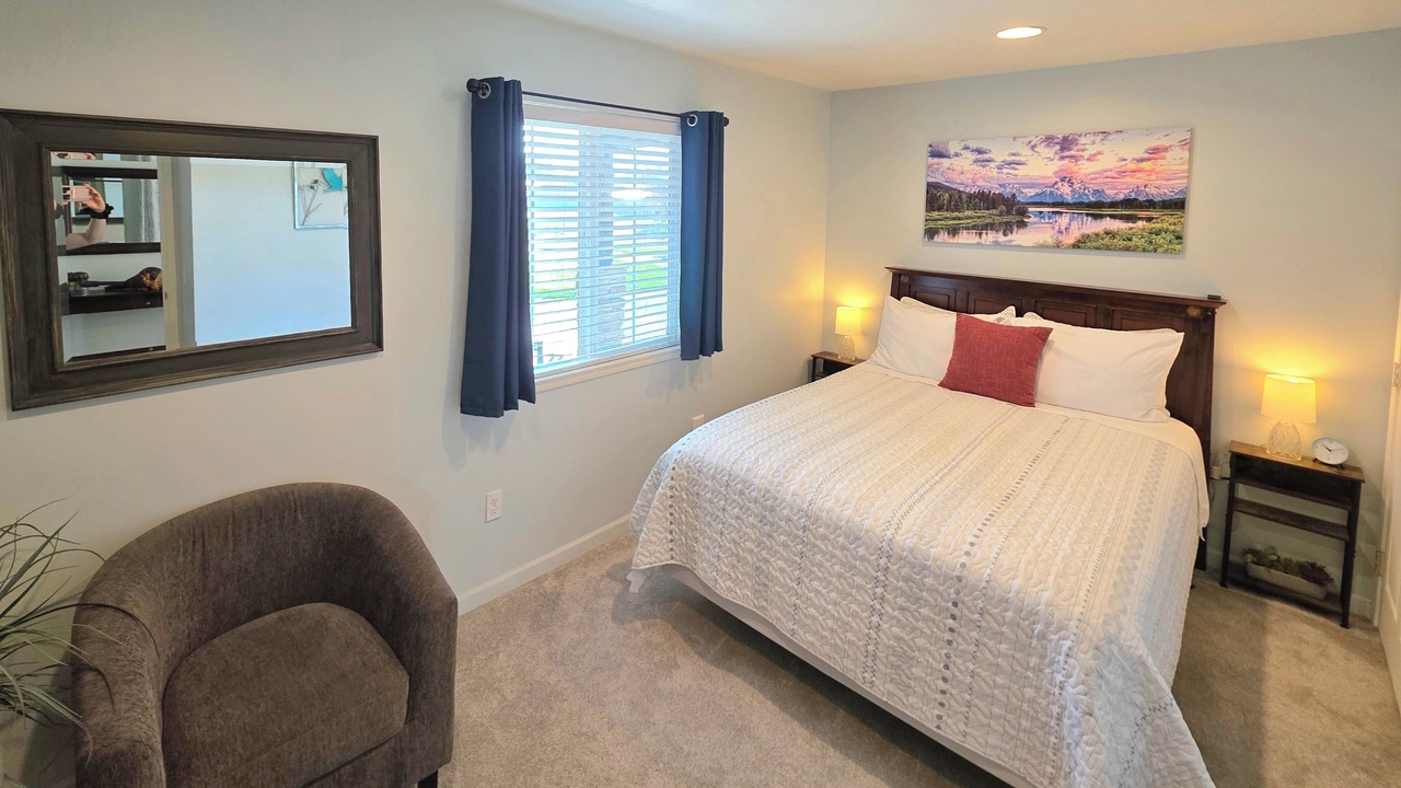 Photo of Bedroom in Monitor