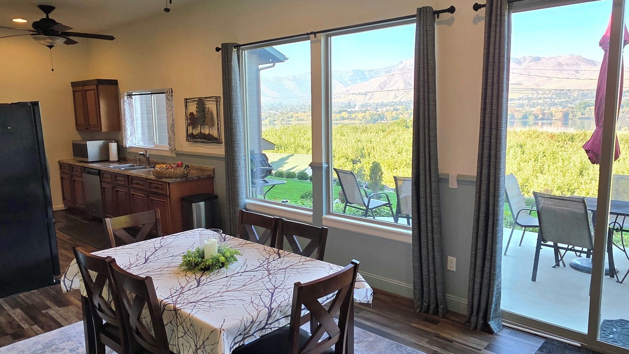 Photo of Others in Monitor