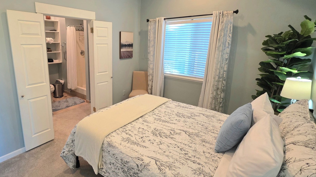 Photo of Bedroom in Monitor