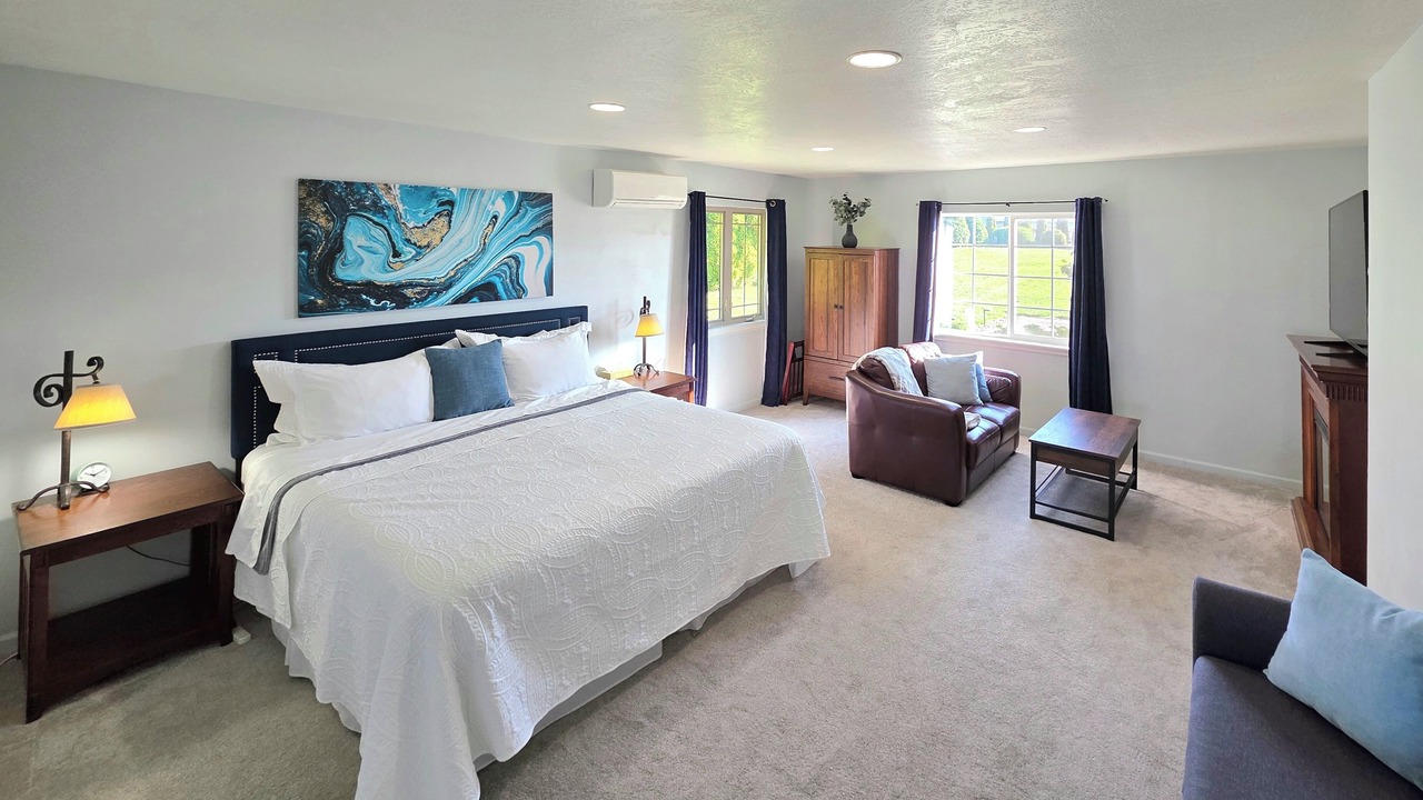 Photo of Bedroom in Monitor