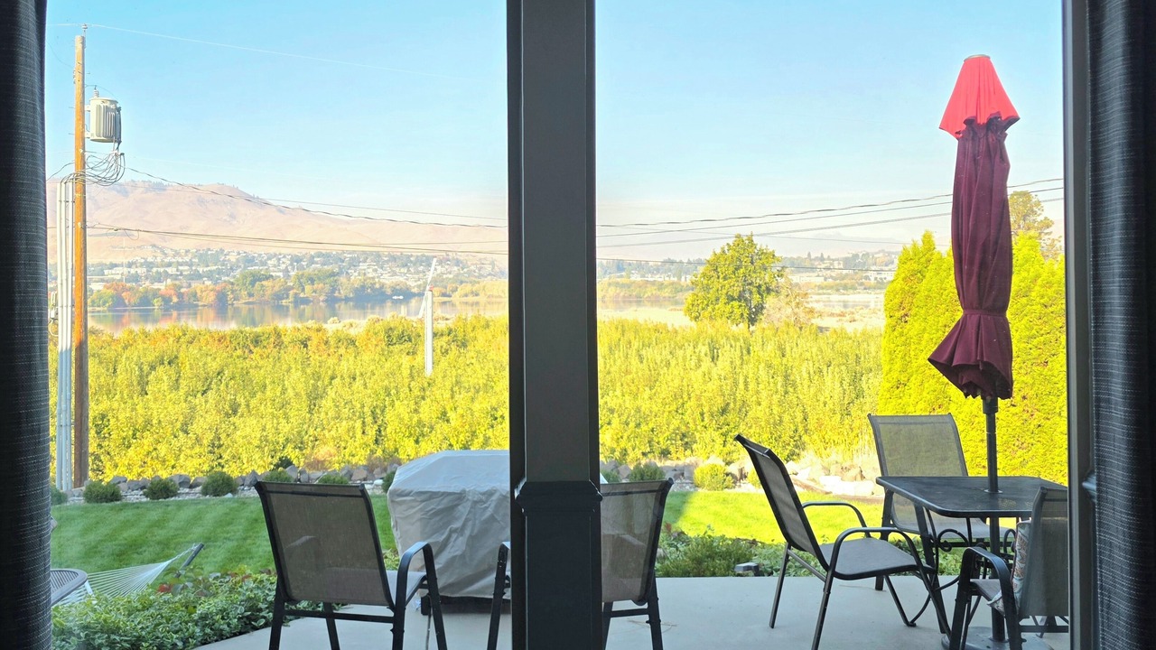 Photo of Others in Monitor