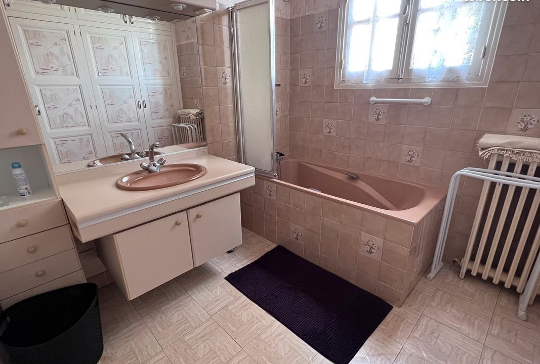 Photo of Bathroom in Saint-Sulpice-les-Feuilles