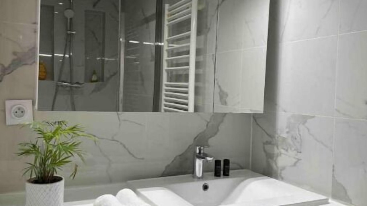 Photo of Bathroom in Republique–Point-du-Jour