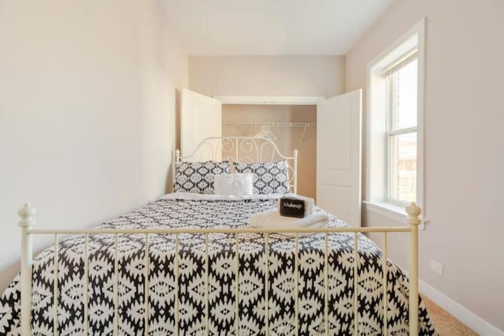 Photo of Bedroom in Greater Grand Crossing