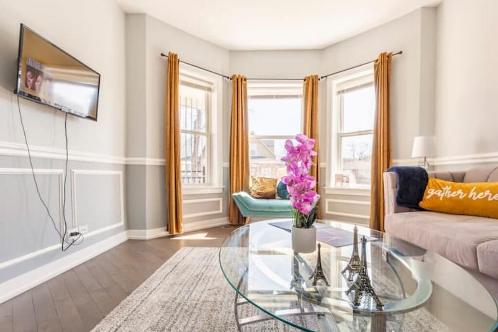 Photo of Livingroom in Greater Grand Crossing