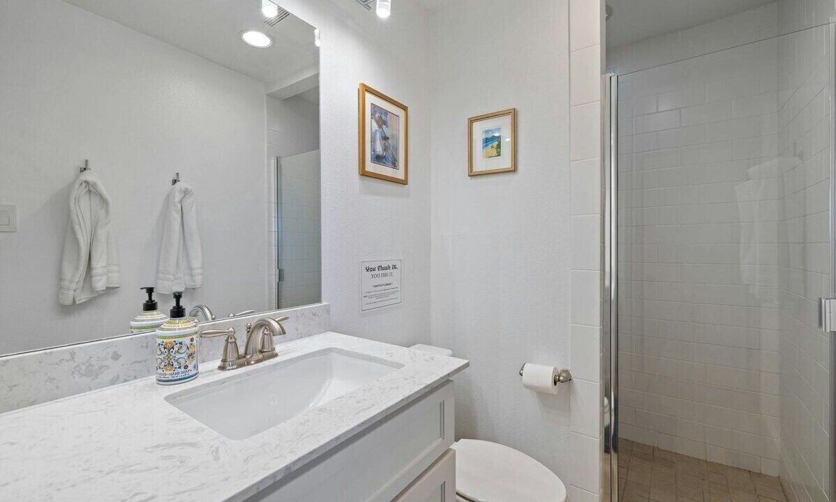 Photo of Bathroom in Point Venture