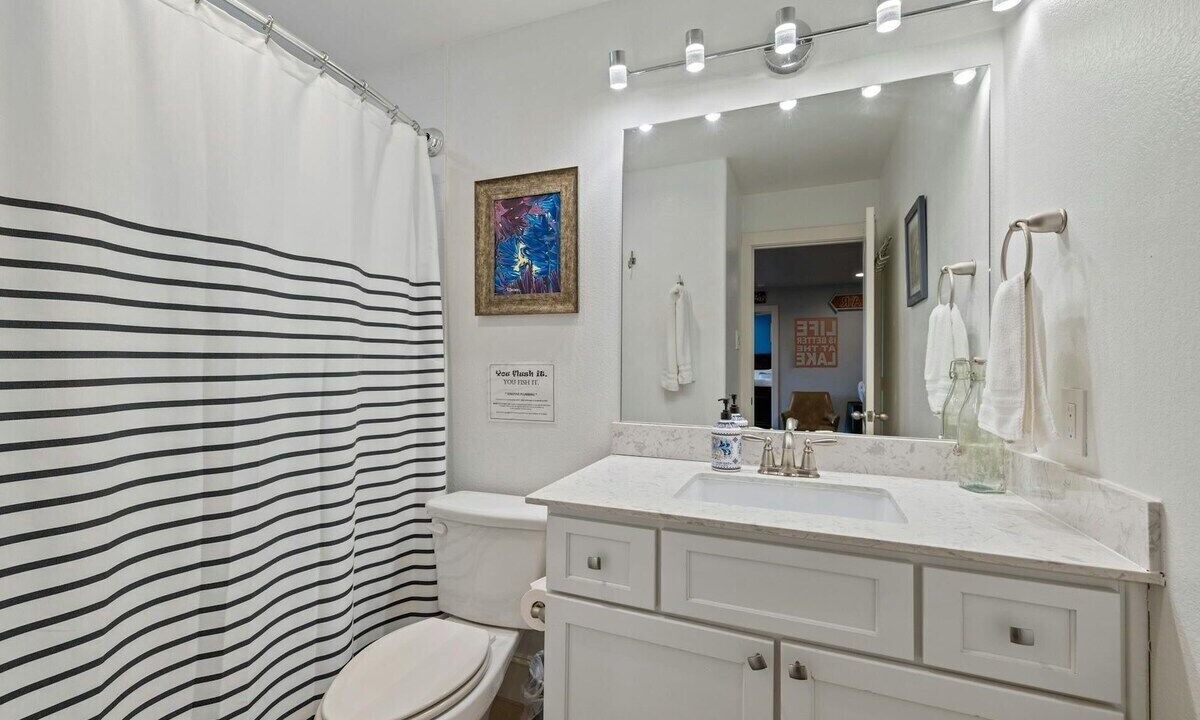 Photo of Bathroom in Point Venture