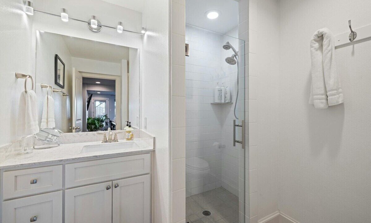 Photo of Bathroom in Point Venture