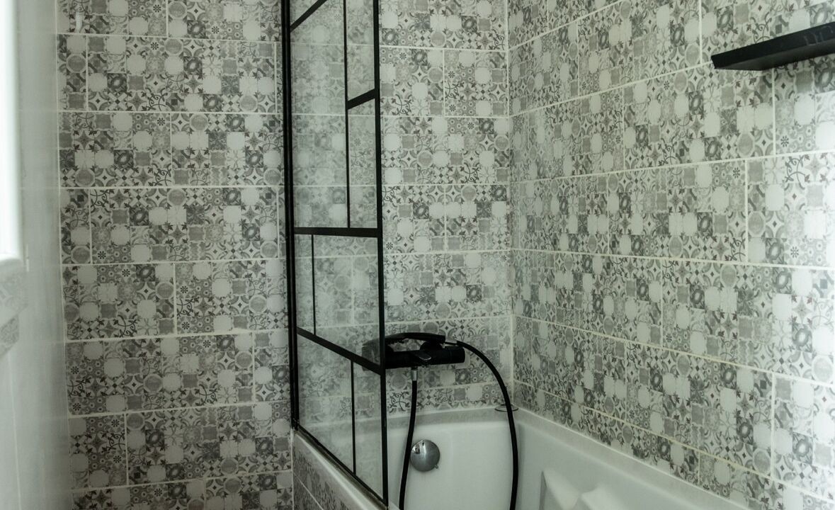 Photo of Bathroom in Lacroix-Falgarde