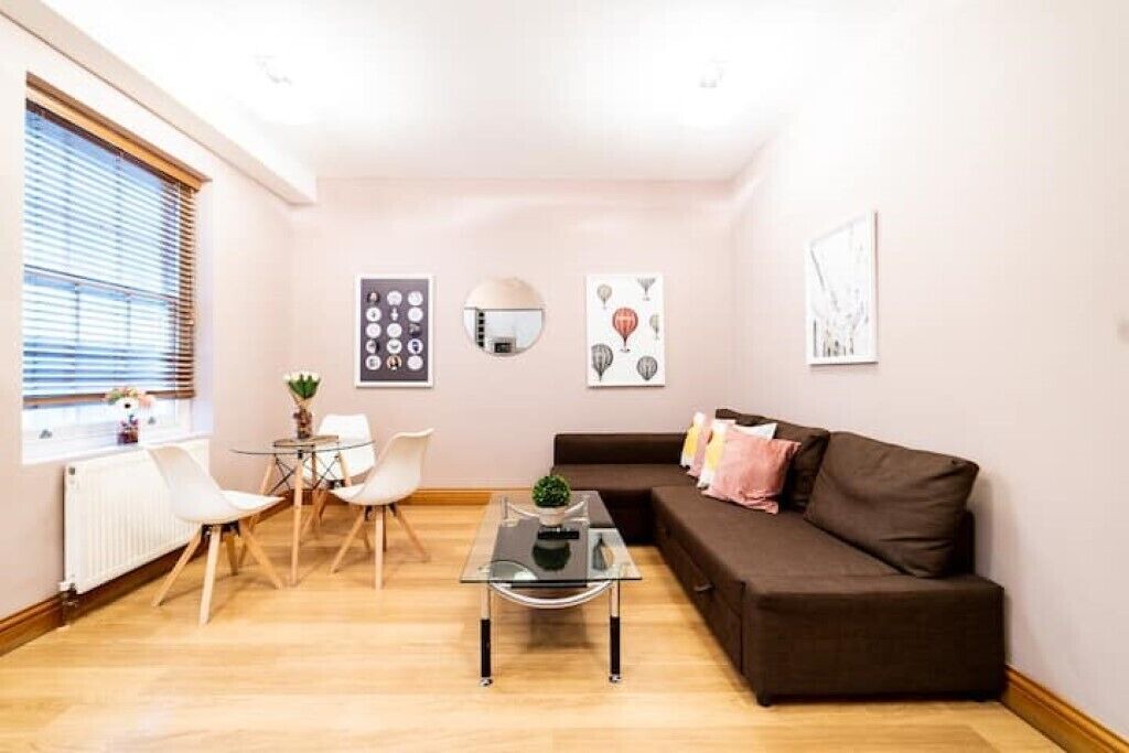 Photo of Livingroom in Cheap