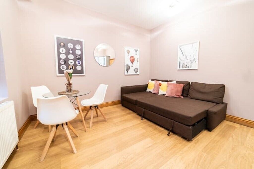 Photo of Livingroom in Cheap