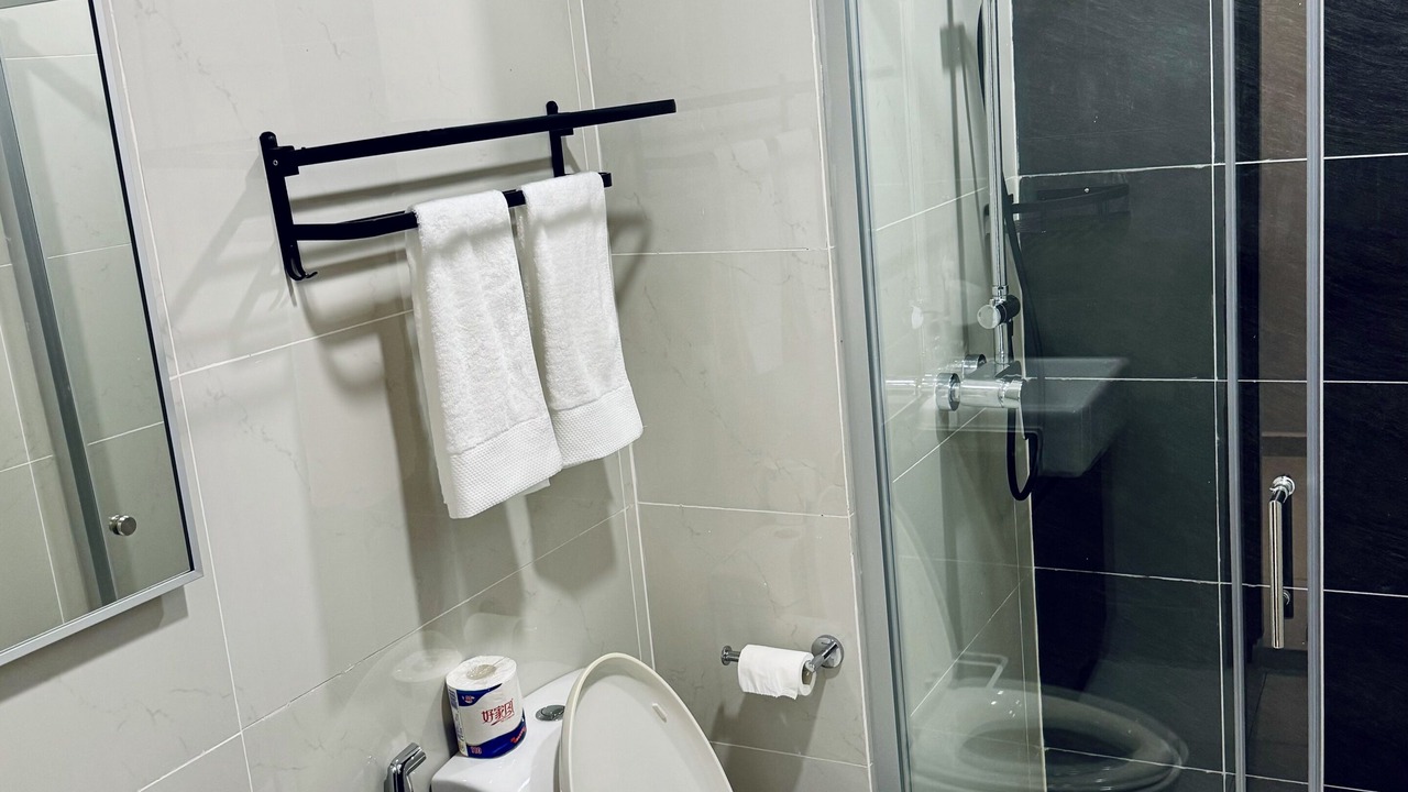 Photo of Bathroom in Central District