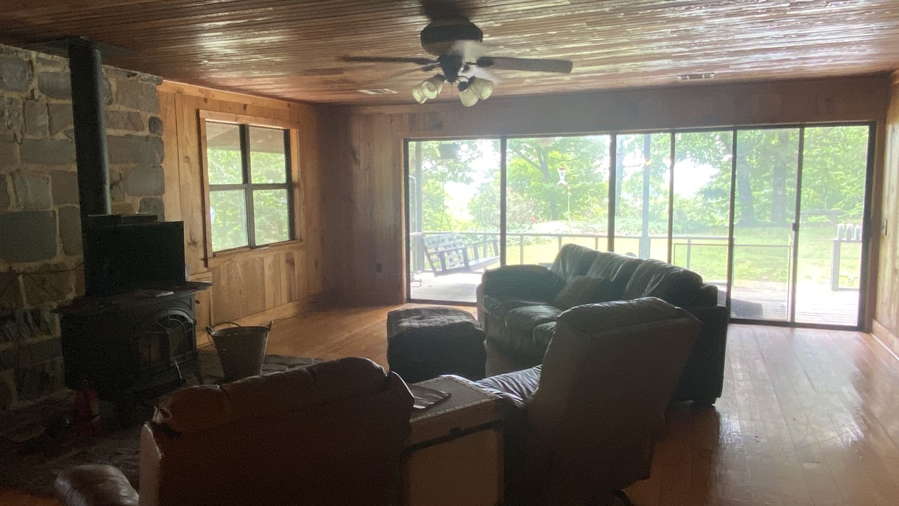 Photo of Livingroom in Bates