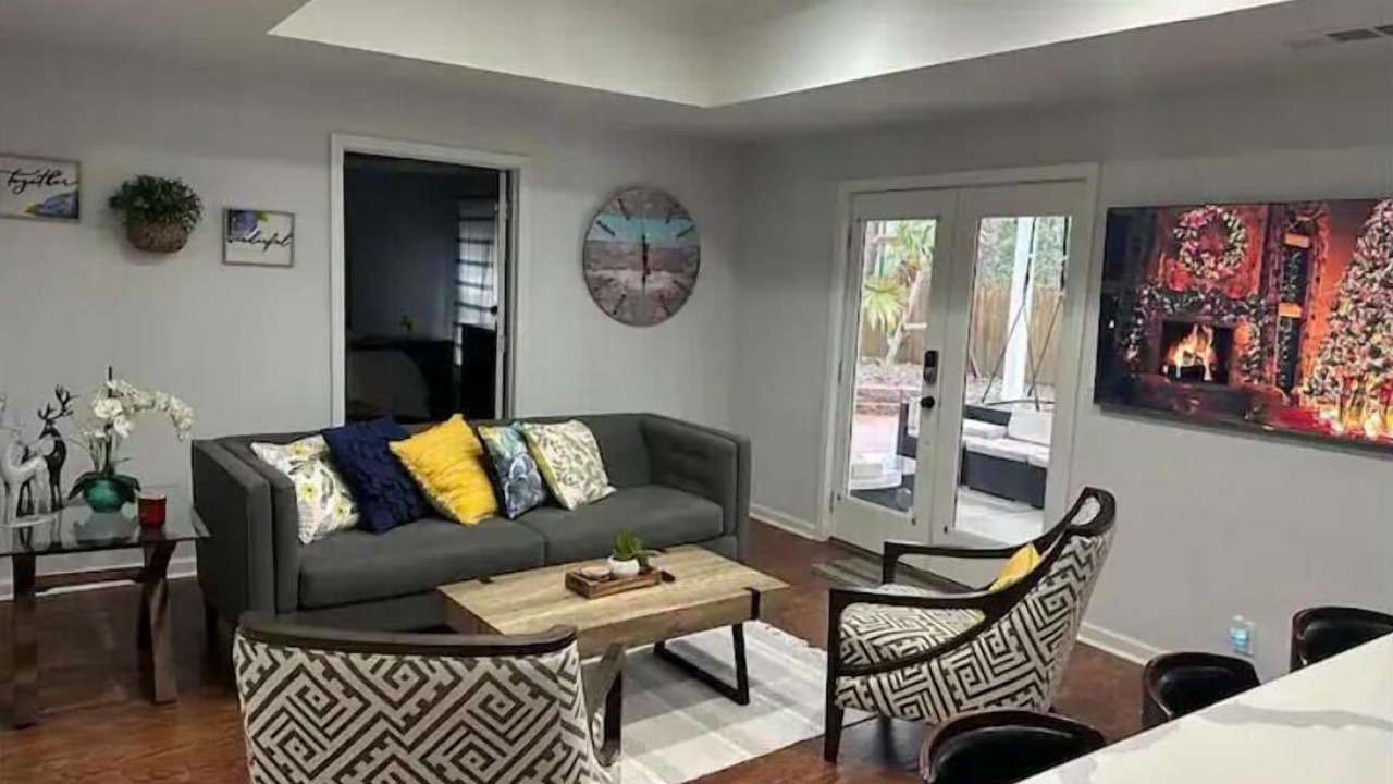 Photo of Livingroom in Johns Creek