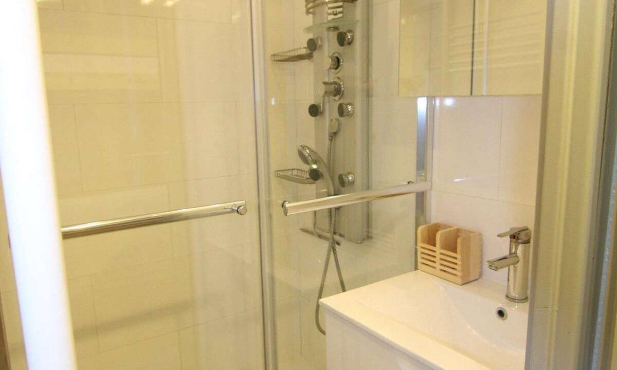 Photo of Bathroom in Eclose-Est