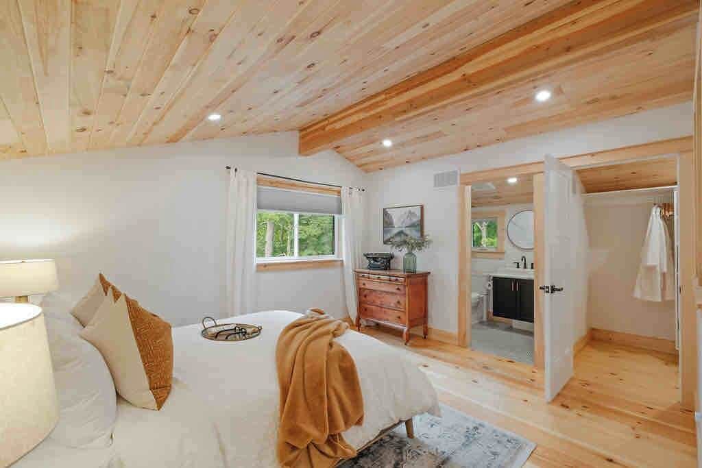 Photo of Bedroom in Calabogie