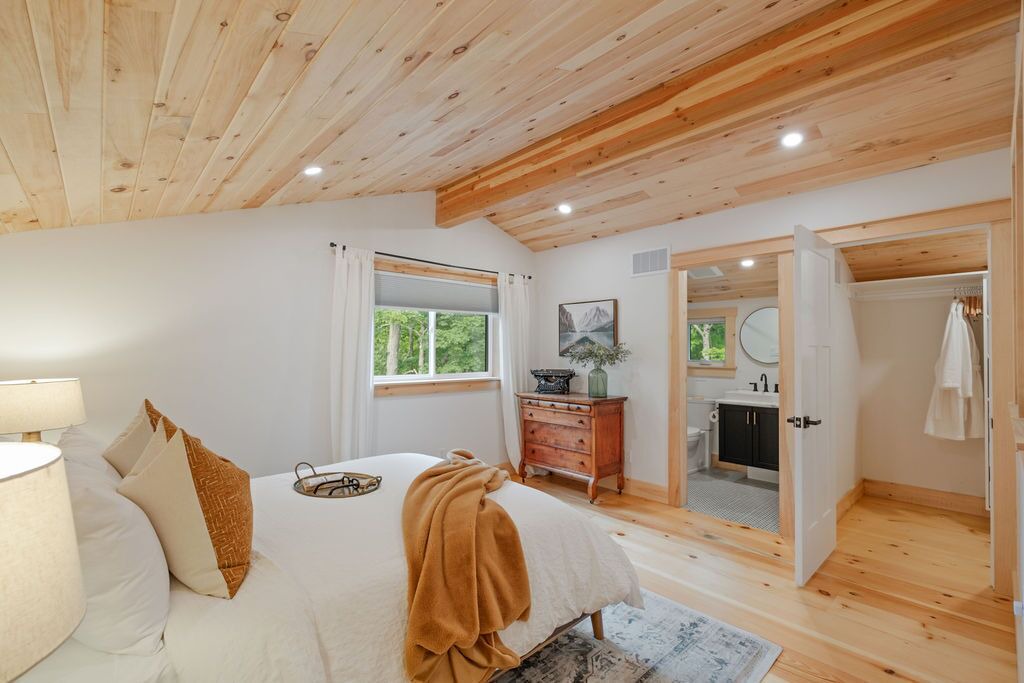 Photo of Bedroom in Calabogie