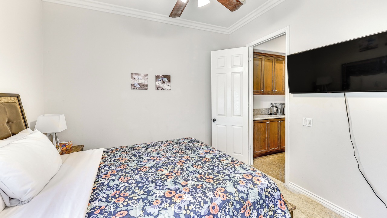 Photo of Bedroom in Alessandro Heights
