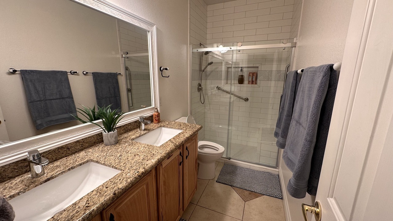 Photo of Bathroom in Litchfield Manor