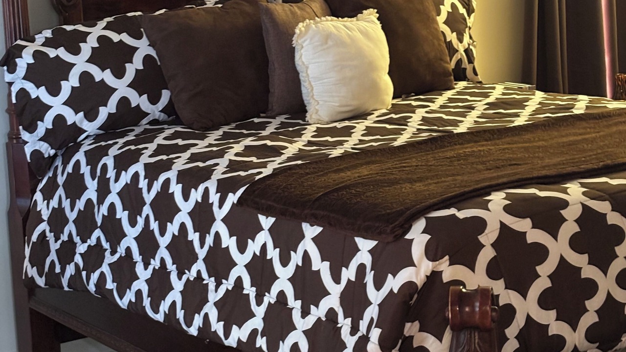 Photo of Bedroom in Bearss Plaza