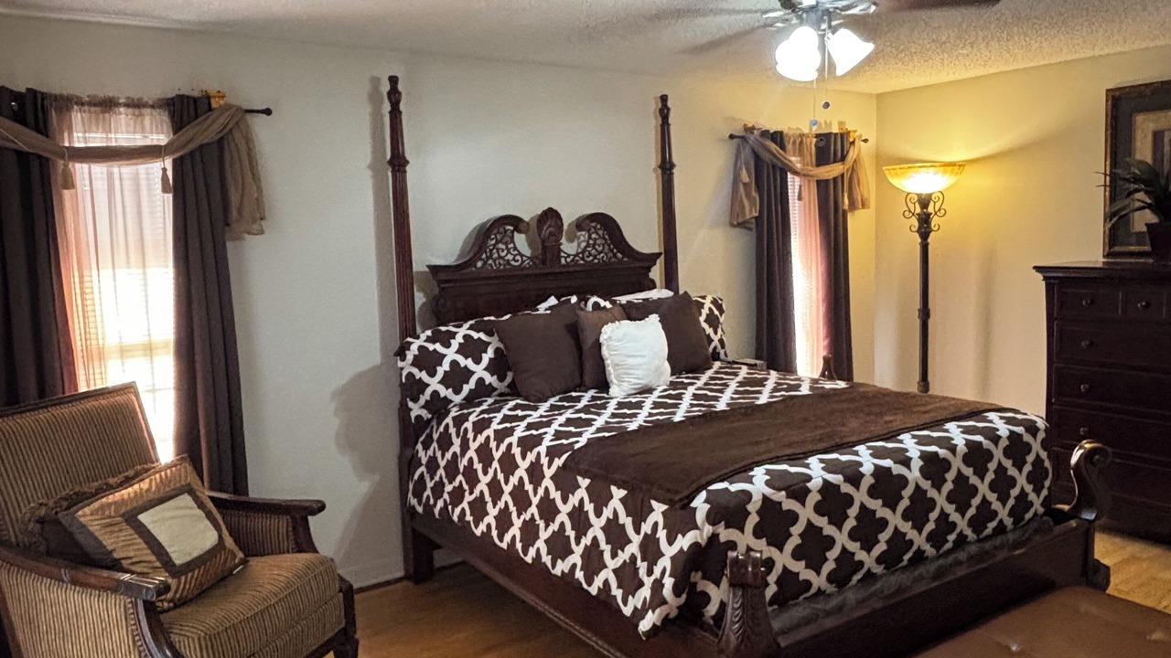 Photo of Bedroom in Bearss Plaza
